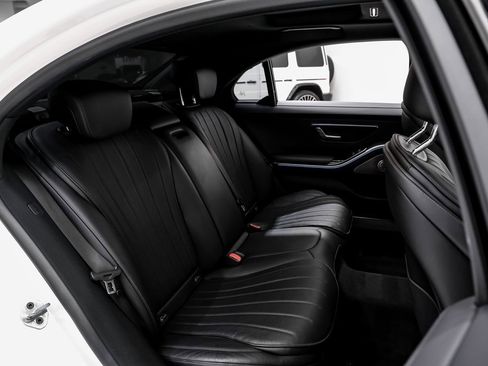 Used 2022 Mercedes-Benz S 500 4MATIC w/ AMG Line Package image 32