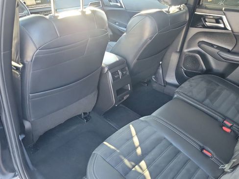 Used 2024 Mitsubishi Outlander SE image 12