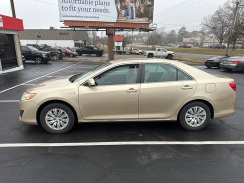 Used 2012 Toyota Camry LE image 2