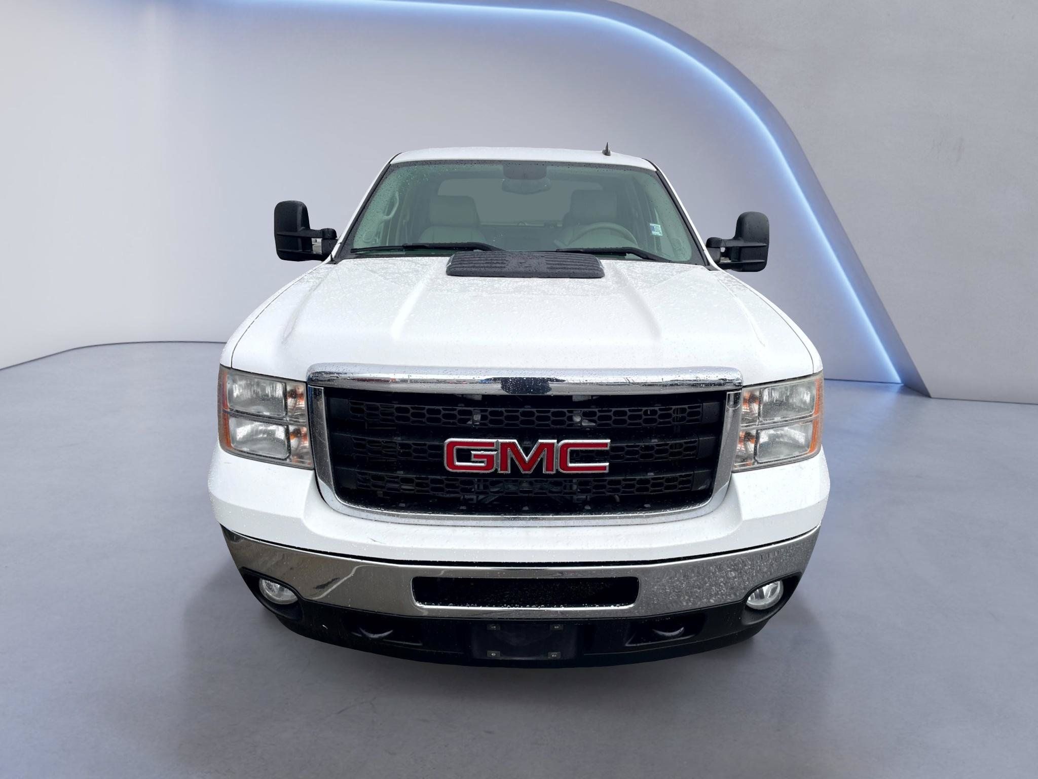 Used 2011 GMC Sierra 2500 SLT w/ Suspension Package, Off-Road AWD/4WD image 5