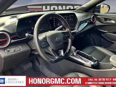Used 2025 Chevrolet Trax RS w/ Sunroof Package FWD image 17