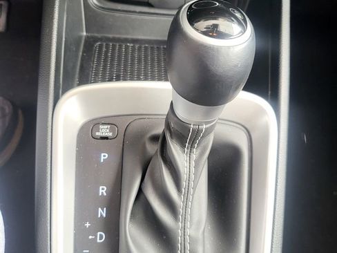 Used 2025 Hyundai Venue SEL FWD image 6