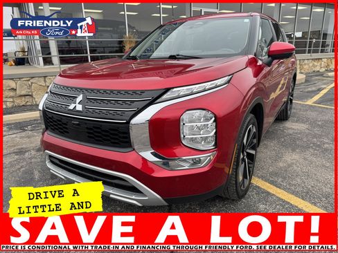 Used 2024 Mitsubishi Outlander SE image 1