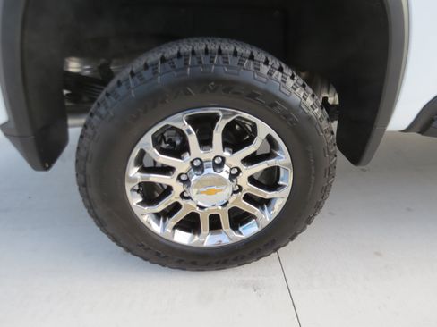 Used 2026 Chevrolet Silverado 2500 LTZ w/ LTZ Convenience Package image 12