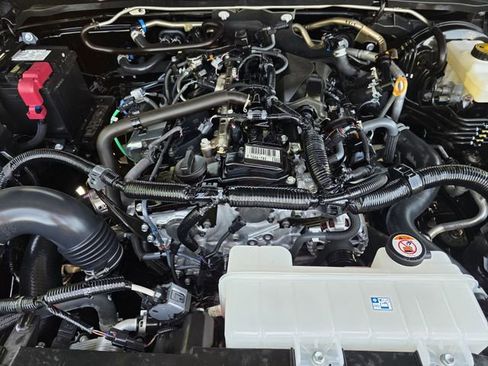 Used 2025 Toyota Tacoma TRD Sport AWD/4WD image 27