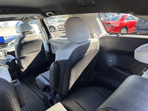 New 2026 Toyota Sienna XSE image 31