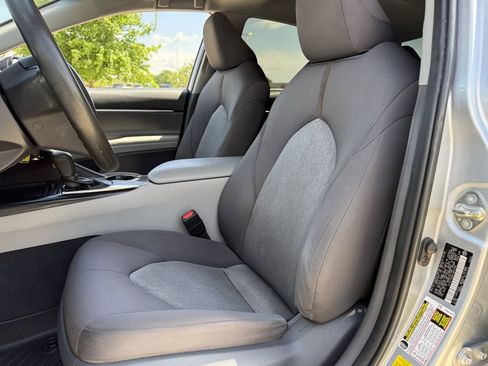 Used 2020 Toyota Camry LE image 24