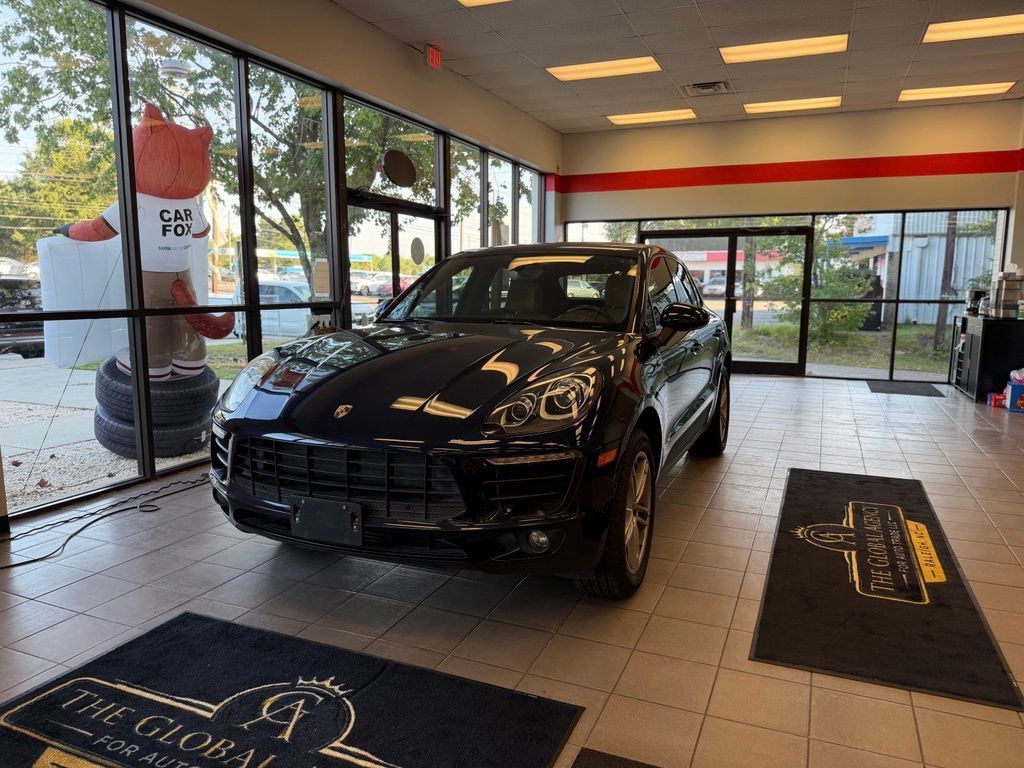 Used 2018 Porsche Macan Sport Edition AWD/4WD image 2