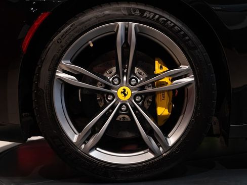 Used 2019 Ferrari GTC4Lusso AWD/4WD image 15
