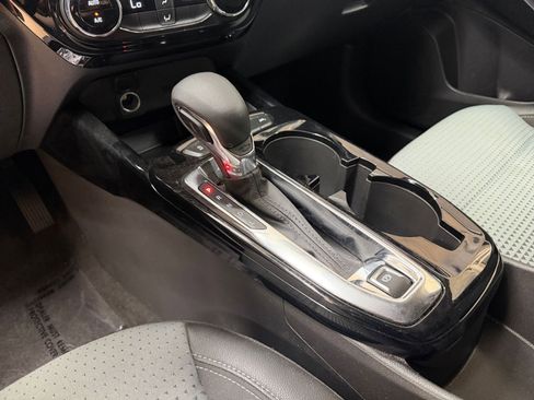 Used 2025 Chevrolet Trax LT FWD image 40