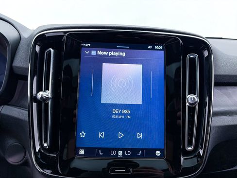 Used 2023 Volvo XC40 Recharge Plus AWD/4WD image 22