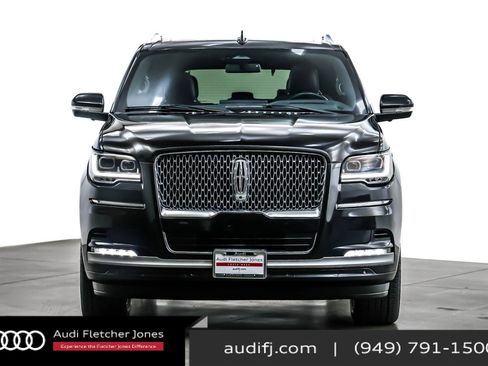Used 2024 Lincoln Navigator Reserve image 3