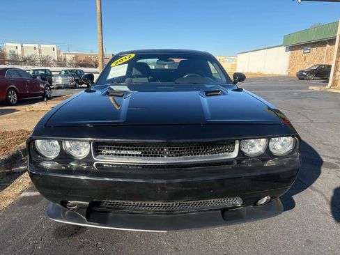 Used 2012 Dodge Challenger SXT image 2