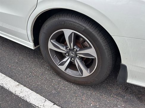 Used 2018 Honda Odyssey Touring image 3