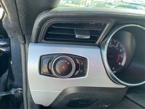 Used 2016 Ford Mustang Premium image 16