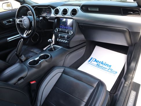 Used 2022 Ford Mustang GT Premium w/ Equipment Group 401A RWD image 32