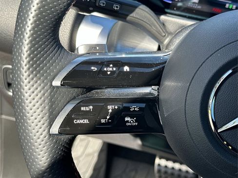 Used 2024 Mercedes-Benz EQB 300 4MATIC image 13