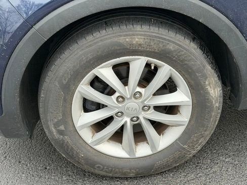 Used 2017 Kia Sorento LX w/ LX Convenience Package image 4