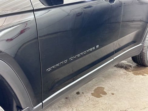 New 2025 Jeep Grand Cherokee Laredo image 16