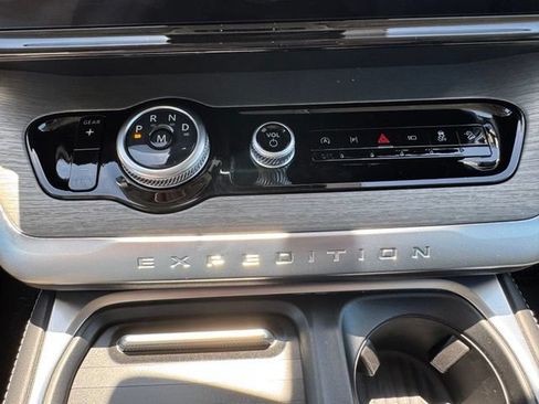 Used 2025 Ford Expedition Platinum AWD/4WD image 54