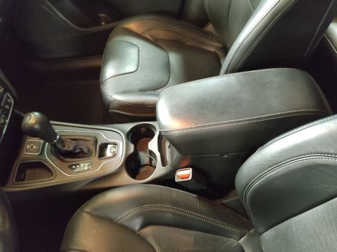 Used 2021 Jeep Cherokee Latitude Lux w/ Comfort/Convenience Group image 26