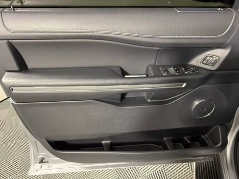 Used 2022 Ford Expedition XLT image 16