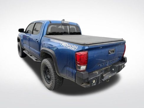 Used 2017 Toyota Tacoma TRD Sport w/ Tow Package (A/T) AWD/4WD image 5