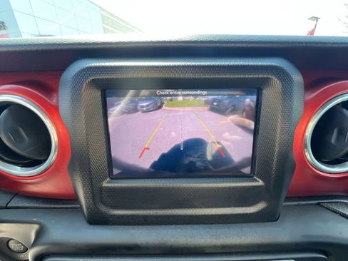 Used 2018 Jeep Wrangler Unlimited Rubicon w/ Steel Bumper Group image 19