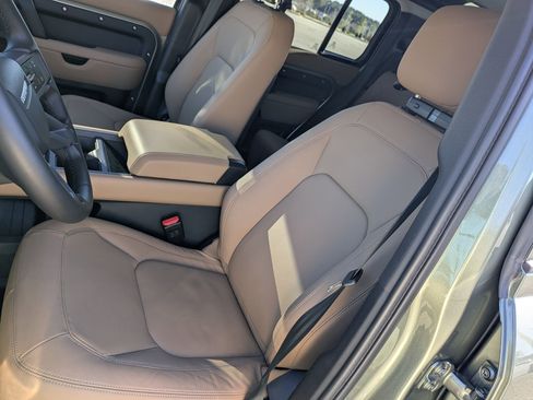 Used 2025 Land Rover Defender 110 X-Dynamic SE image 20