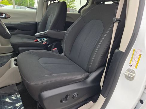 Certified 2023 Chrysler Voyager LX FWD image 29