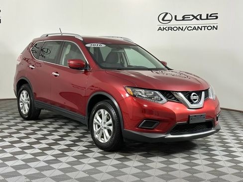 Used 2016 Nissan Rogue SV AWD/4WD image 2