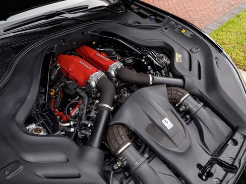 Used 2019 Ferrari Portofino RWD image 11