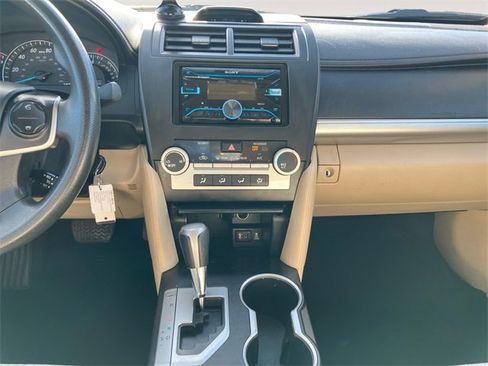 Used 2012 Toyota Camry LE image 11