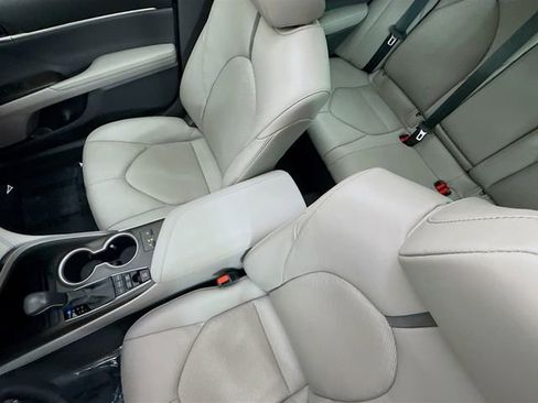 Used 2021 Toyota Camry XLE w/ Navigation Upgrade Package image 22