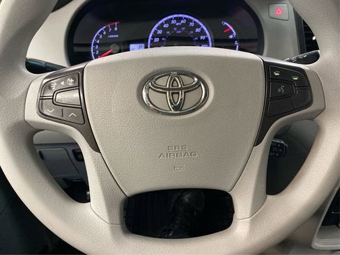 Used 2011 Toyota Sienna LE image 21