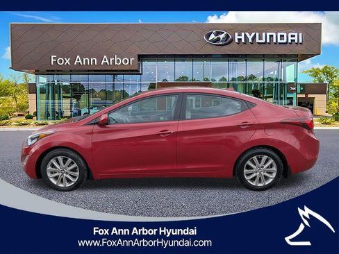 Used 2014 Hyundai Elantra SE w/ Option Group 02 FWD image 2