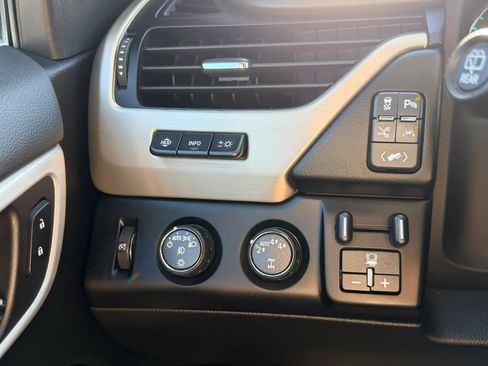 Used 2019 GMC Yukon XL Denali w/ Denali Ultimate Package AWD/4WD image 17