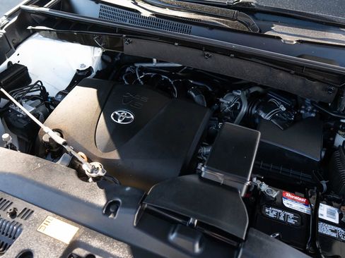 Used 2017 Toyota Highlander Limited image 48