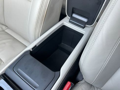 Used 2023 Volvo XC40 B5 Plus image 37