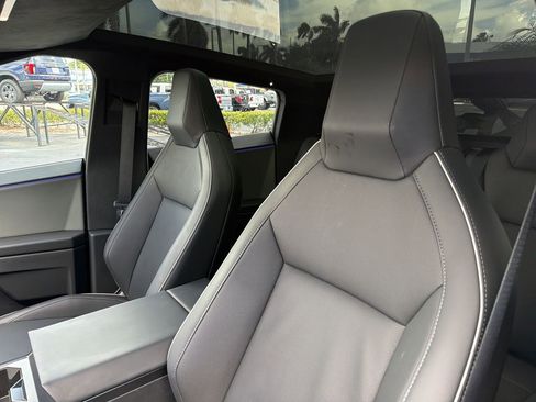 Used 2025 Tesla Cybertruck AWD Crew Cab image 19