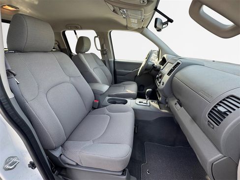 Used 2021 Nissan Frontier SV image 30