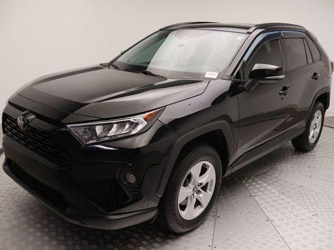 Certified 2020 Toyota RAV4 XLE w/ Convenience Package FWD image 2