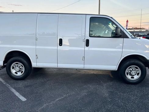 Used 2021 Chevrolet Express 2500 w/ Driver Convenience Package RWD image 4