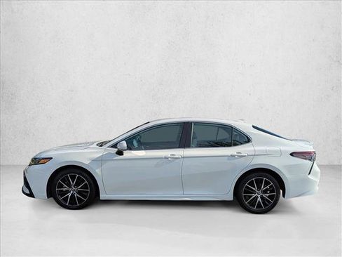 Used 2023 Toyota Camry SE image 9