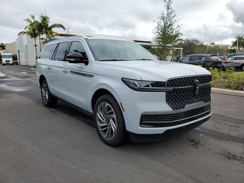 New 2025 Lincoln Navigator L Reserve AWD/4WD image 32