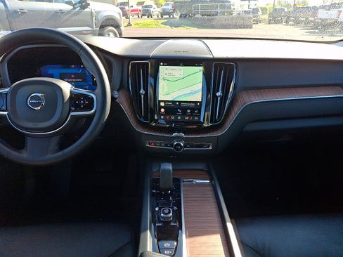 Used 2024 Volvo XC60 B5 Plus w/ Climate Package AWD/4WD image 15