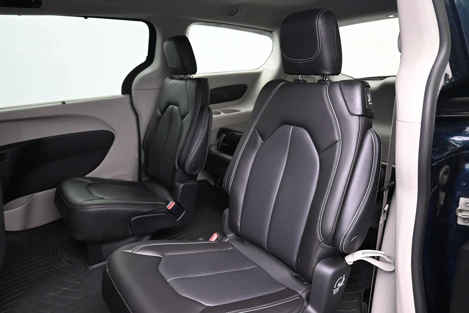 Used 2023 Chrysler Pacifica Touring-L AWD/4WD image 12