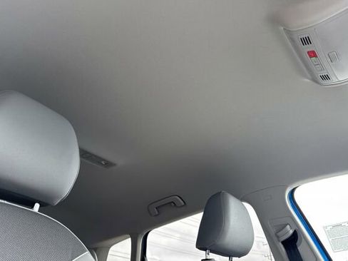 New 2024 Volkswagen Taos SE image 17