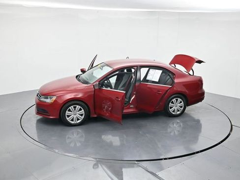 Used 2017 Volkswagen Jetta S image 40