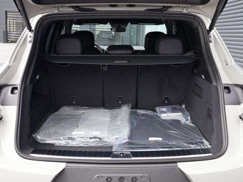 New 2026 Porsche Cayenne image 22